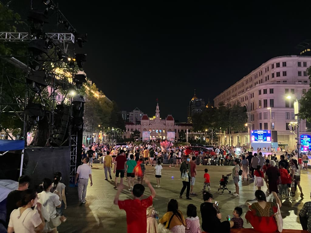 ホーチミンの夜の街並み